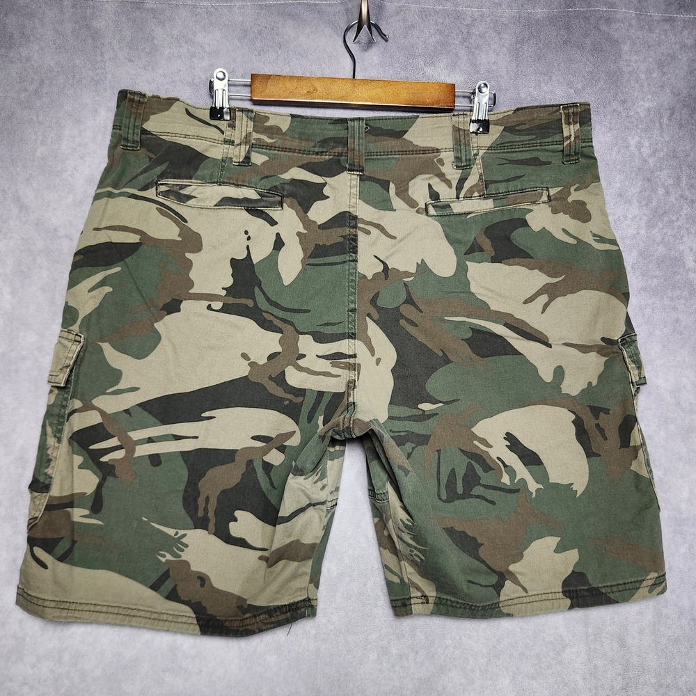 Wrangler Relaxed Fit Camo Cargo Shorts Men's Size‎ 40 Military Casual